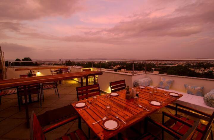 Hotel Wonder Cliff Udaipur Exterior photo